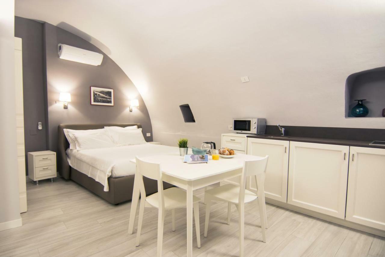 La Quadra Suites - Central Apartments In Iseo With Daily Housekeeping Kültér fotó