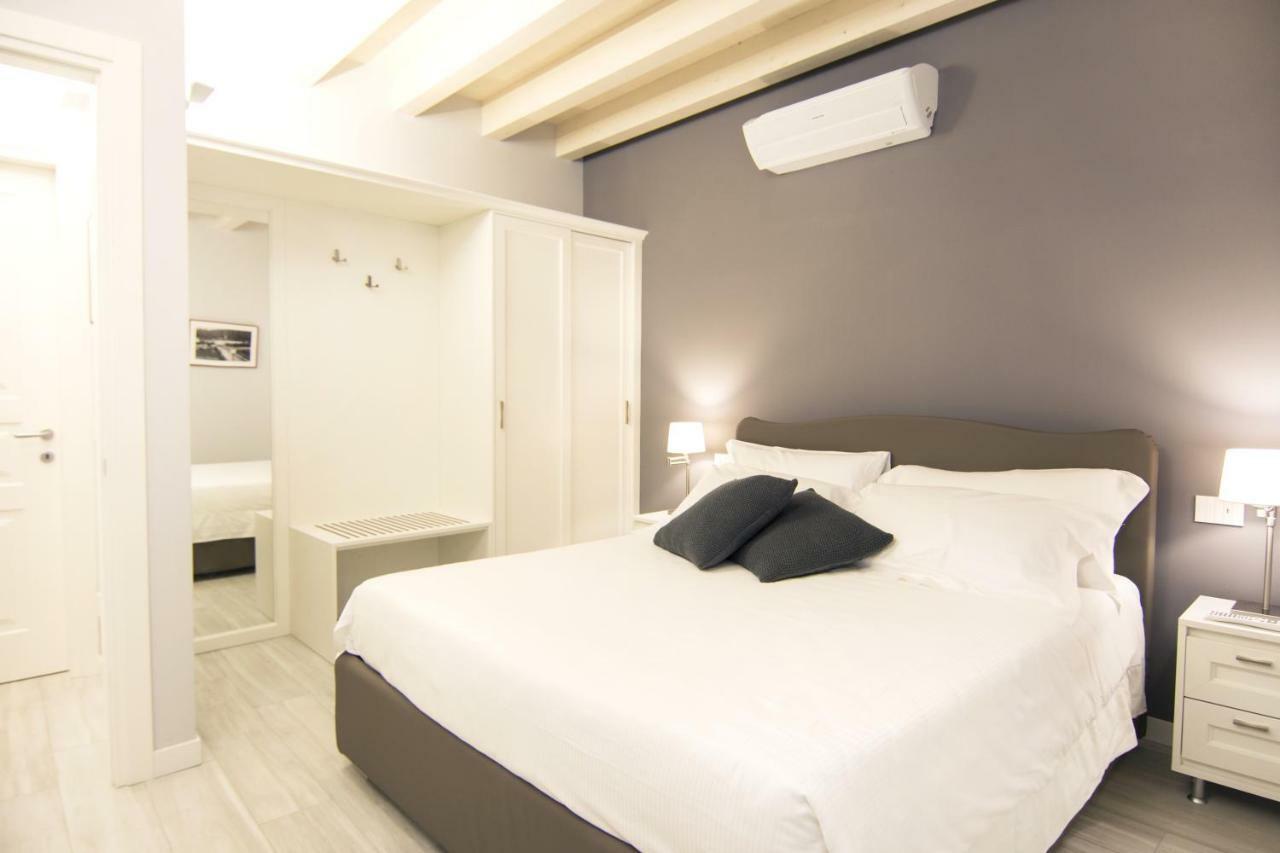 La Quadra Suites - Central Apartments In Iseo With Daily Housekeeping Kültér fotó