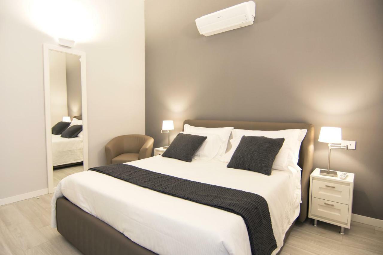 La Quadra Suites - Central Apartments In Iseo With Daily Housekeeping Kültér fotó