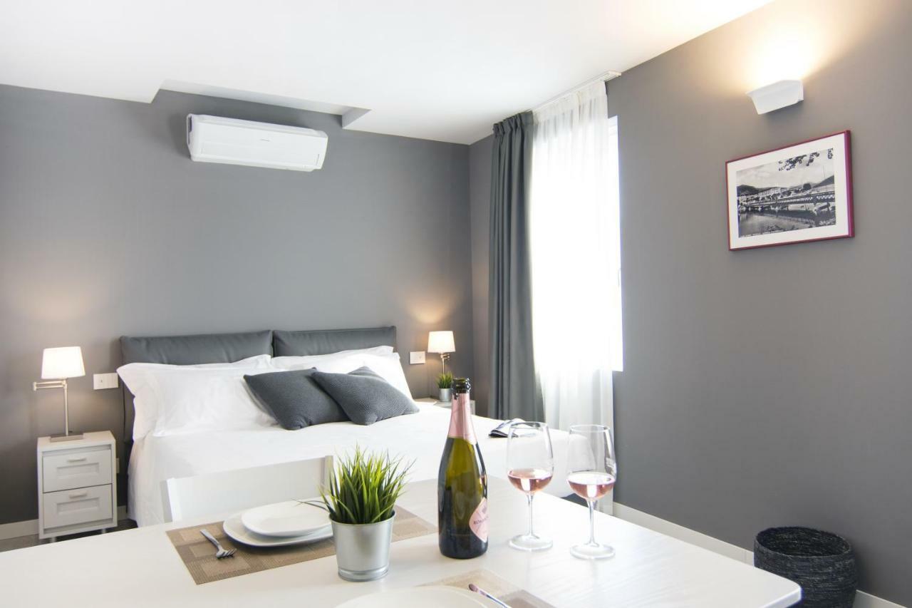 La Quadra Suites - Central Apartments In Iseo With Daily Housekeeping Kültér fotó