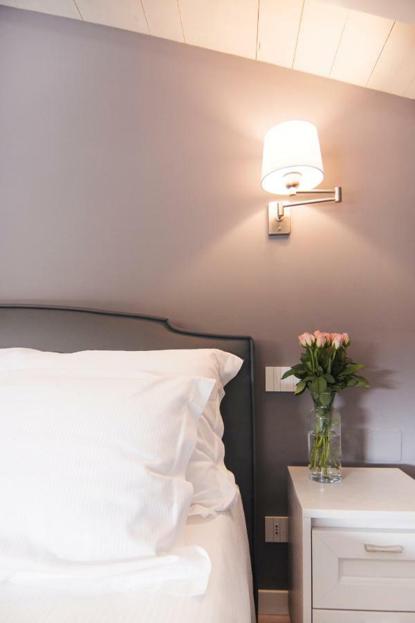 La Quadra Suites - Central Apartments In Iseo With Daily Housekeeping Kültér fotó