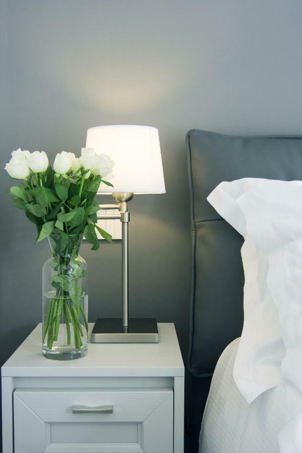 La Quadra Suites - Central Apartments In Iseo With Daily Housekeeping Kültér fotó